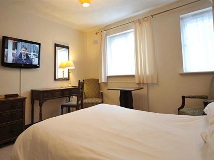 The New Inn Heckfield Quarto foto